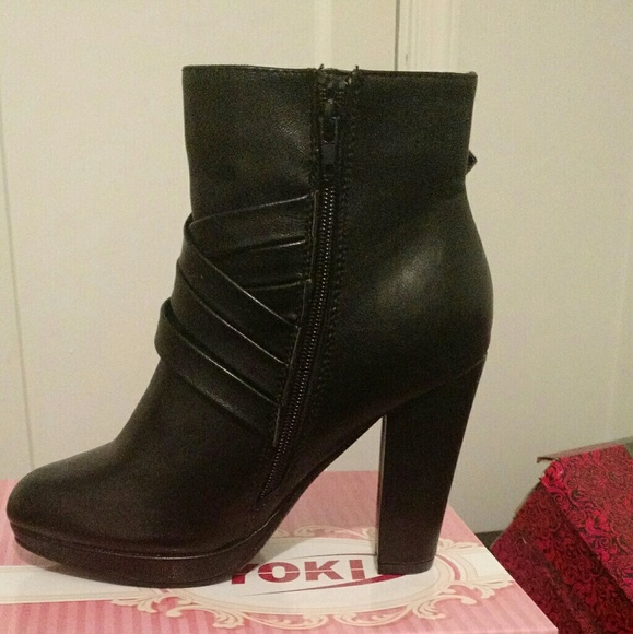 BLACK CHUNKY HEEL BOOTIES - Picture 3 of 4